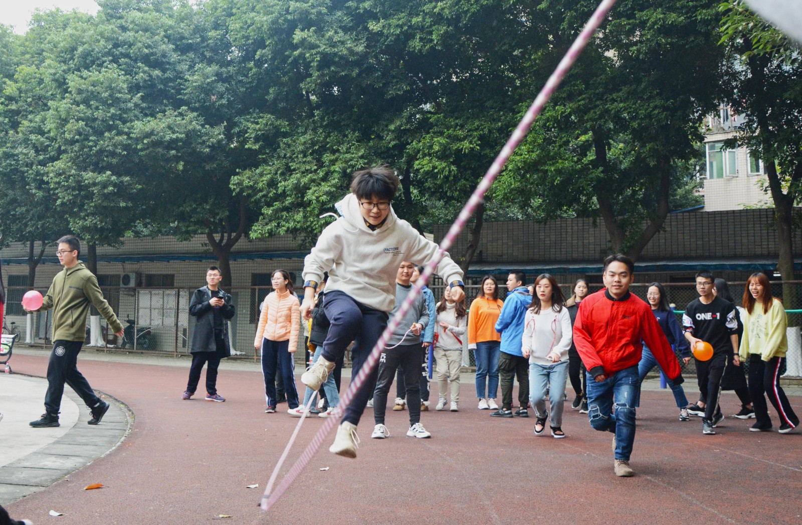 2019年趣味运动会（4）.jpg