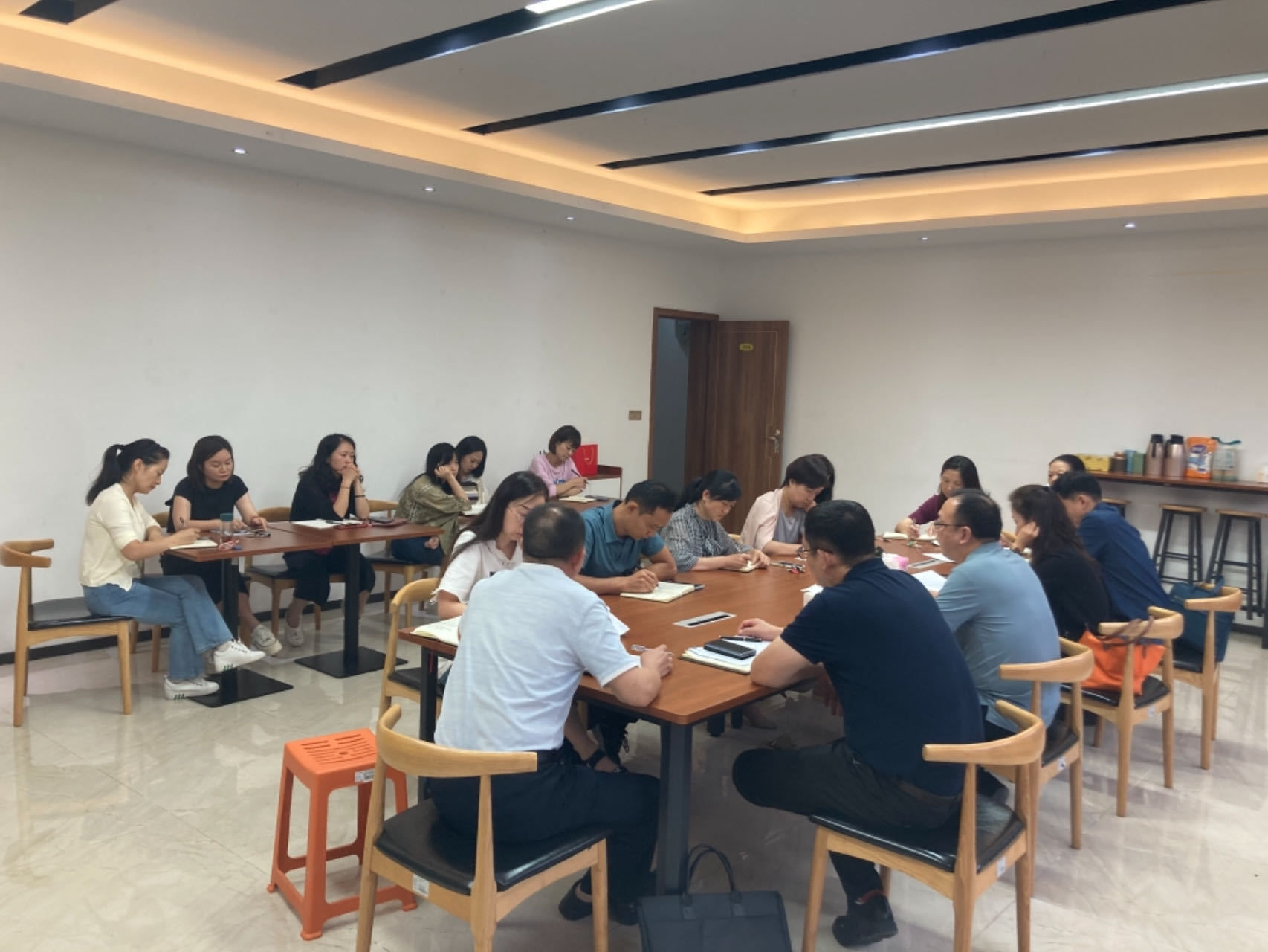 20230911新学期职工会议.jpg
