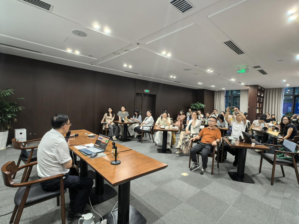 沙龙杨2.png